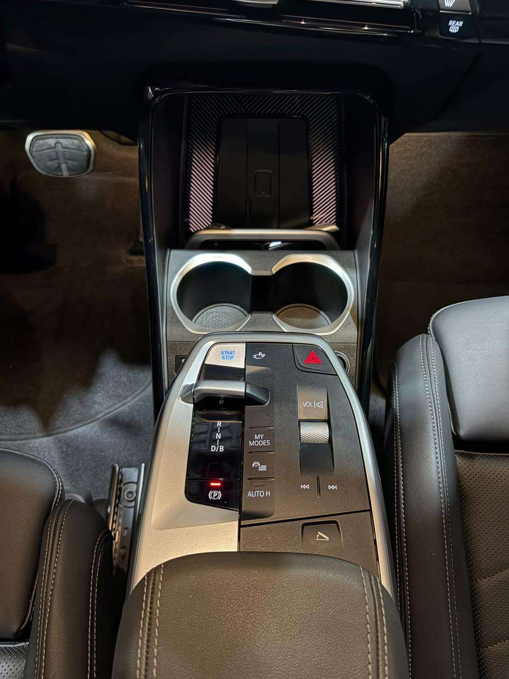 BMW iX2 eDrive 20 M 2024 azul - foto 13