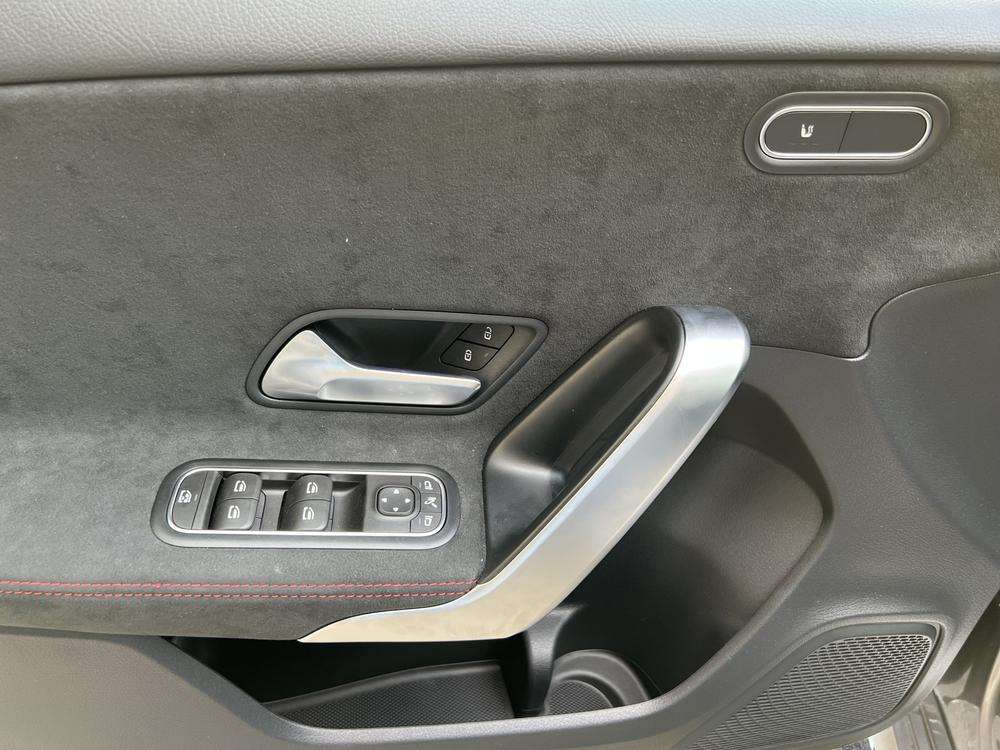 Mercedes-Benz Clase A 200 AMG 2022 gris montaña - foto 17