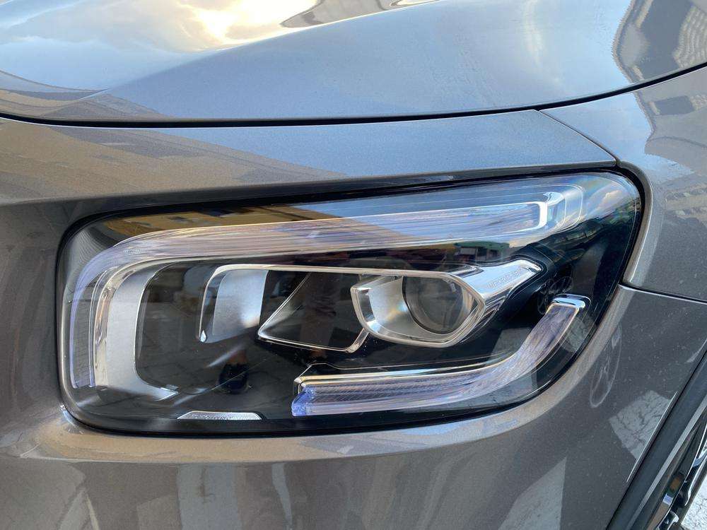 Mercedes-Benz GLB 200D AMG 2022 gris montaña - foto 6