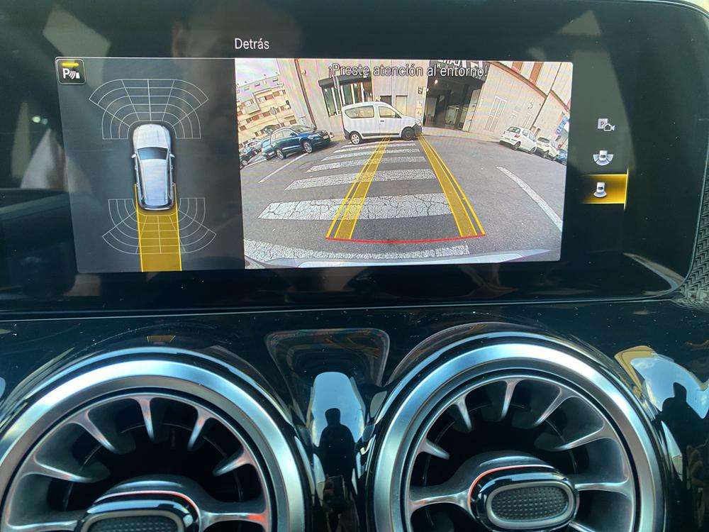 Mercedes-Benz GLB 200D AMG 2022 gris montaña - foto 12