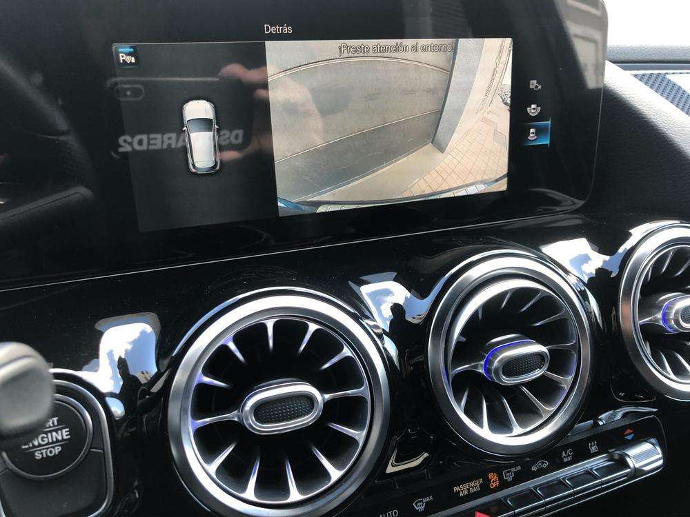 Mercedes-Benz GLA 200 AMG 2022 gris montaña - foto 11
