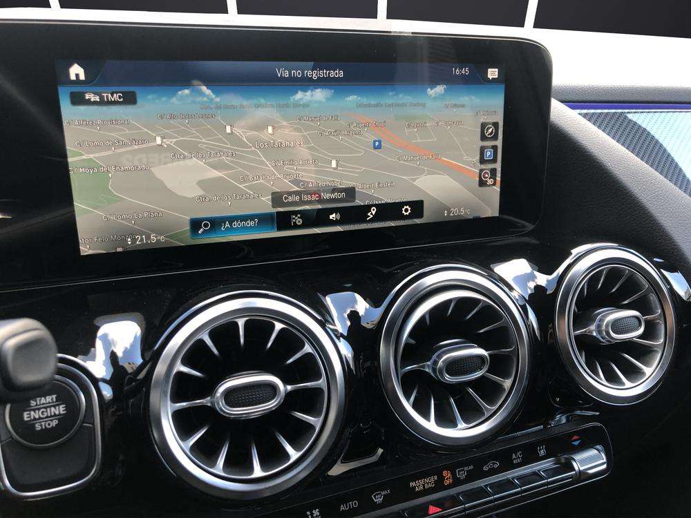 Mercedes-Benz GLA 200 AMG 2022 gris montaña - foto 12