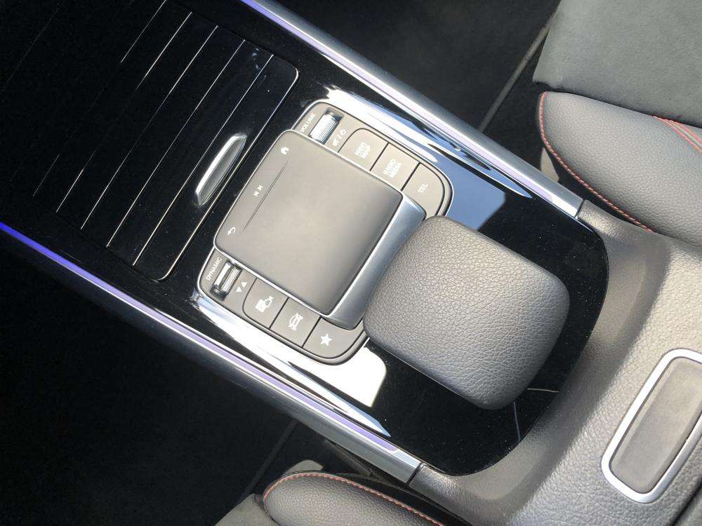 Mercedes-Benz GLA 200 AMG 2022 gris montaña - foto 13