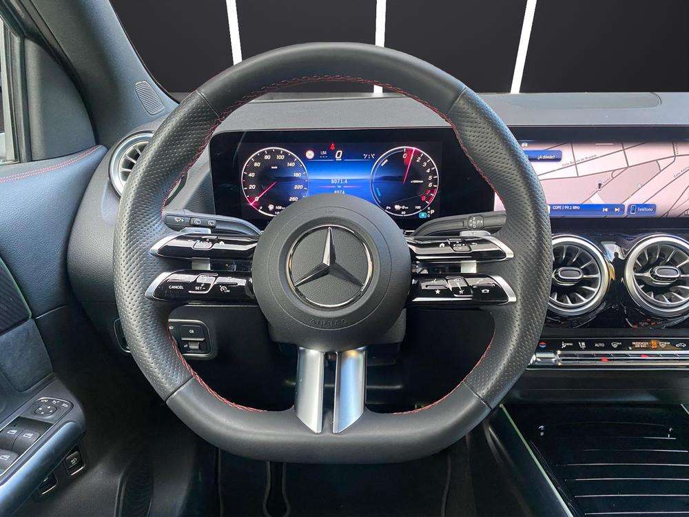 Mercedes-Benz GLA 250e AMG 2024 negro - foto 6