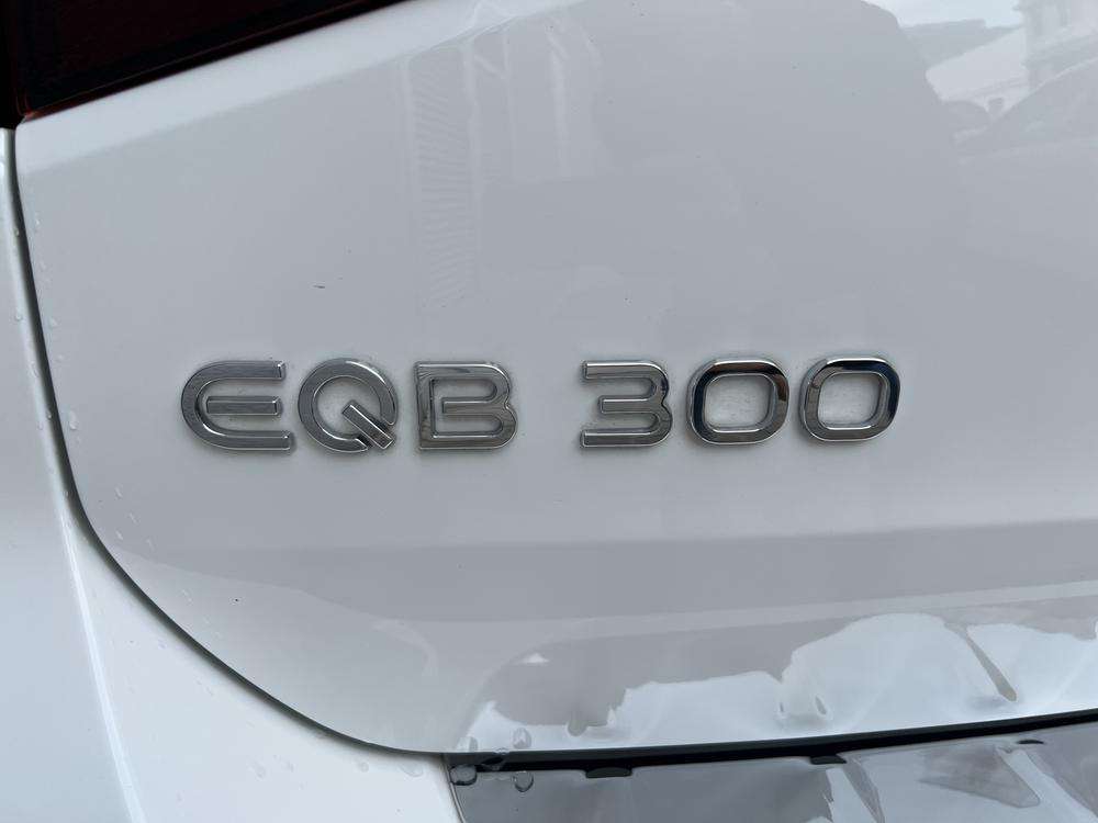 Mercedes-Benz EQB 300 4MATIC AMG 2022 blanco - foto 7
