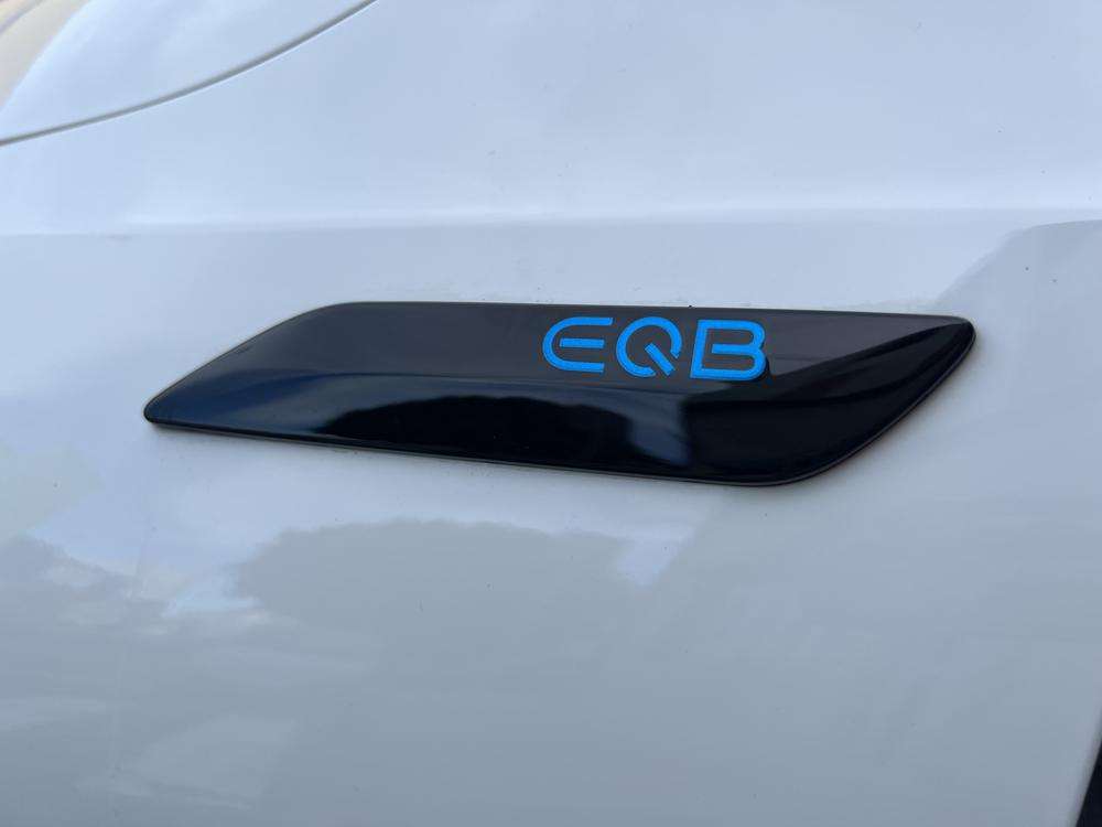 Mercedes-Benz EQB 300 4MATIC AMG 2022 blanco - foto 8