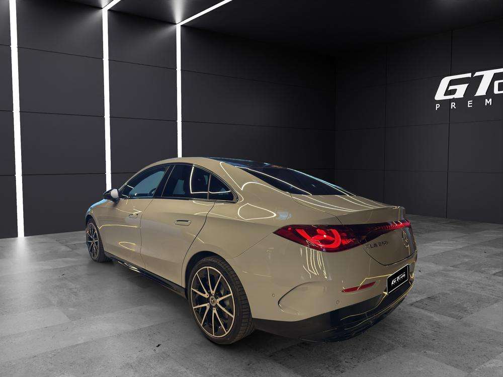 Mercedes-Benz CLA 250+ AMG 2025 gris - foto 3