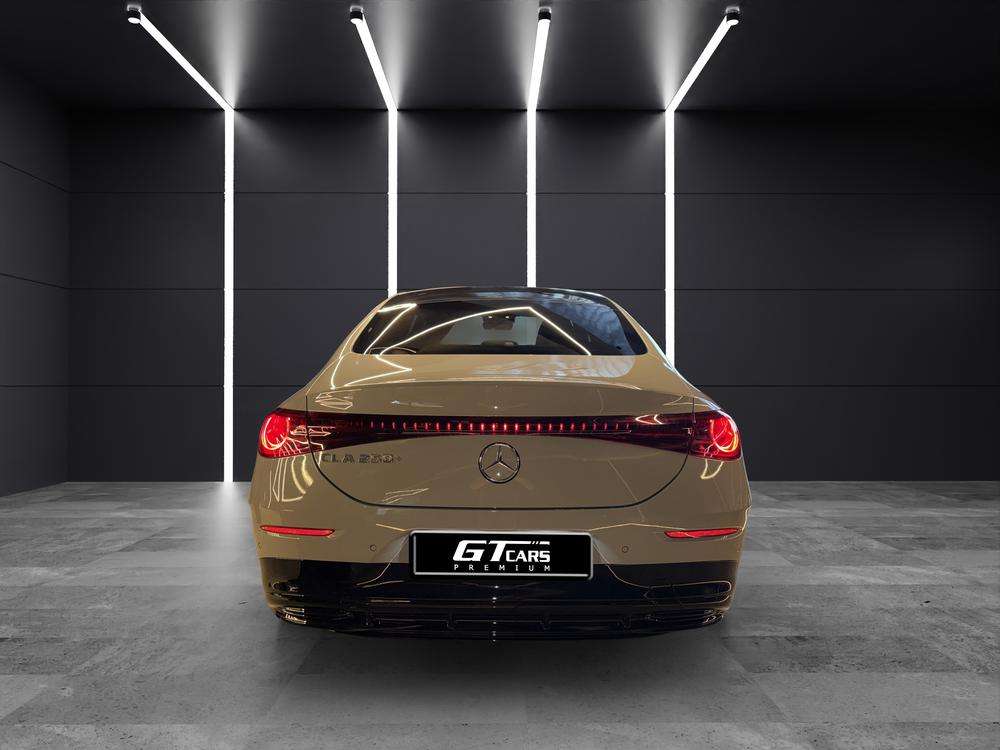 Mercedes-Benz CLA 250+ AMG 2025 gris - foto 4