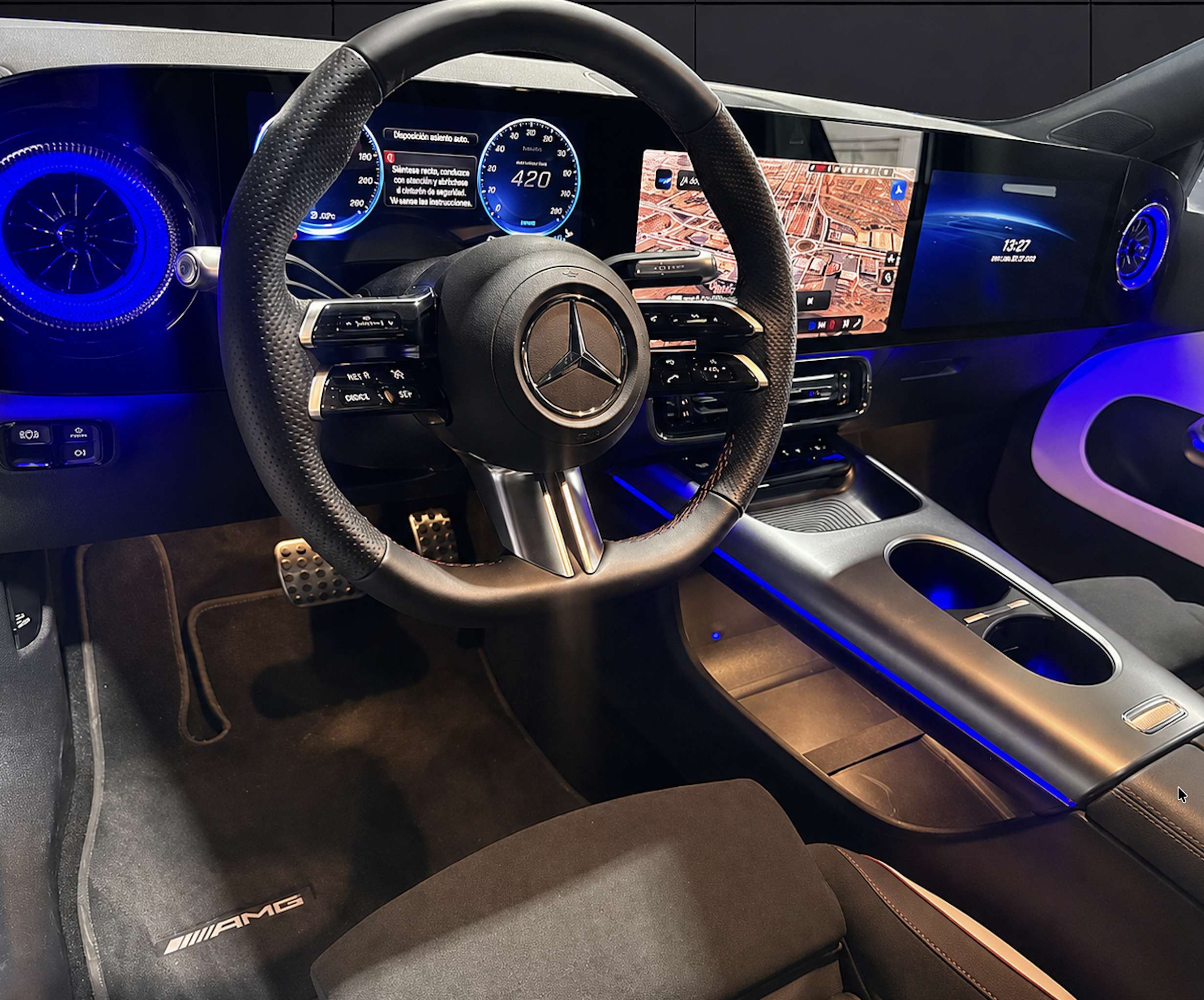 Mercedes-Benz CLA 250+ AMG 2026 gris - foto 7