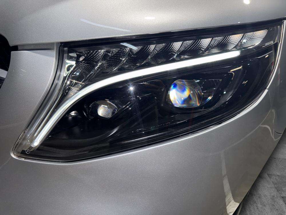 Mercedes-Benz CLASE V 300D 2023 plata - foto 6