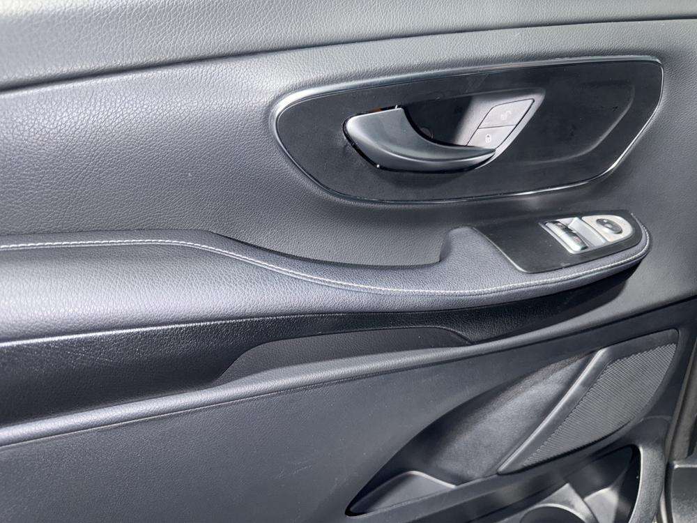 Mercedes-Benz CLASE V 300D 2023 plata - foto 15