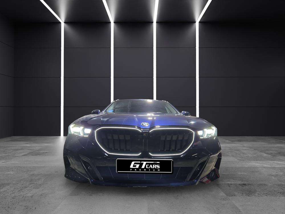 BMW Serie 5  530e xDrive 2024 azul - foto 5