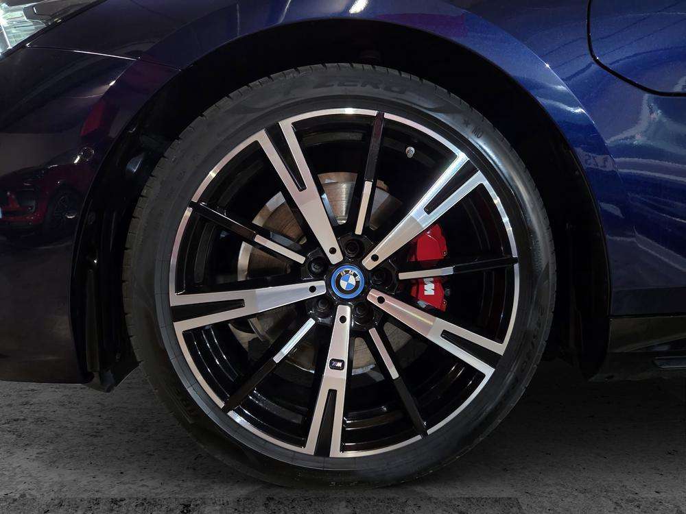 BMW Serie 5  530e xDrive 2024 azul - foto 7