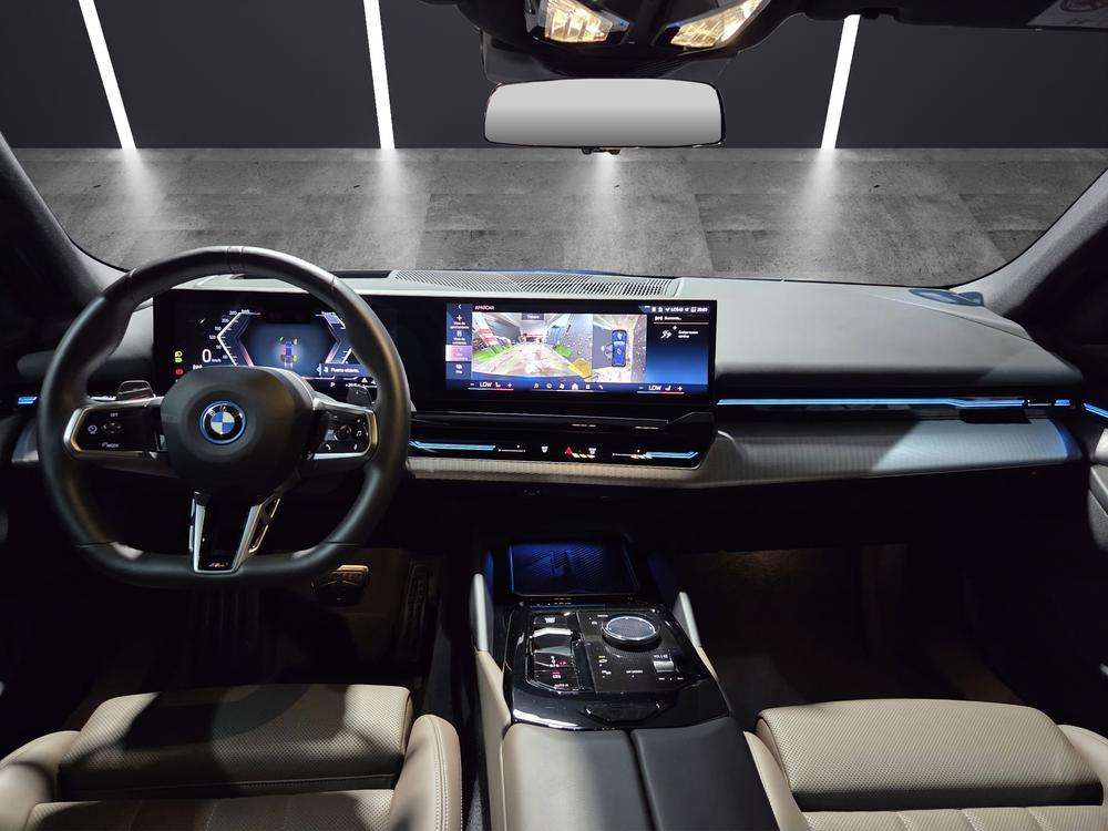 BMW Serie 5  530e xDrive 2024 azul - foto 10