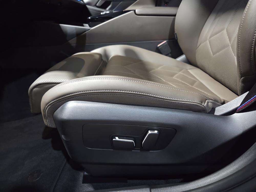 BMW Serie 5  530e xDrive 2024 azul - foto 15