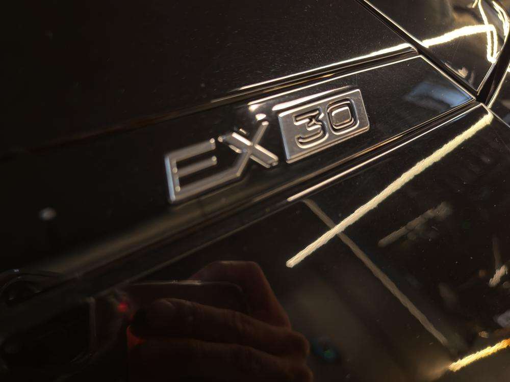 Volvo EX30 . 2023 negro - foto 8