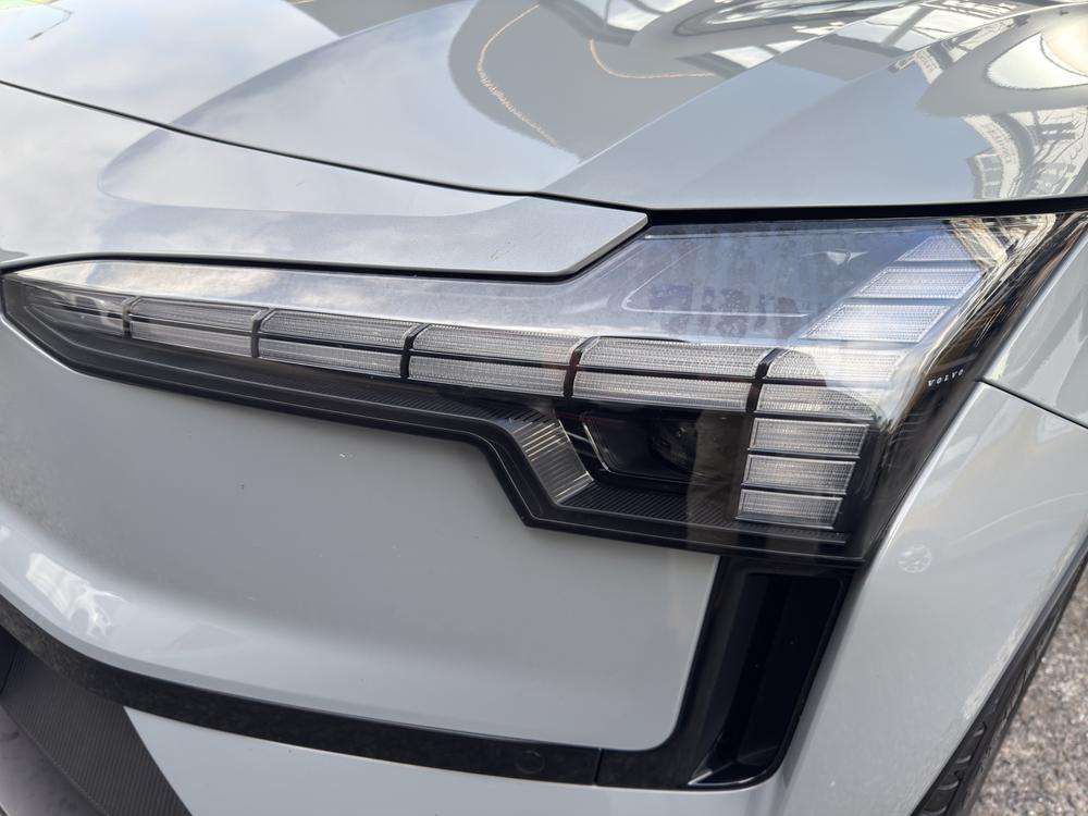 Volvo EX30 . 2024 gris - foto 6