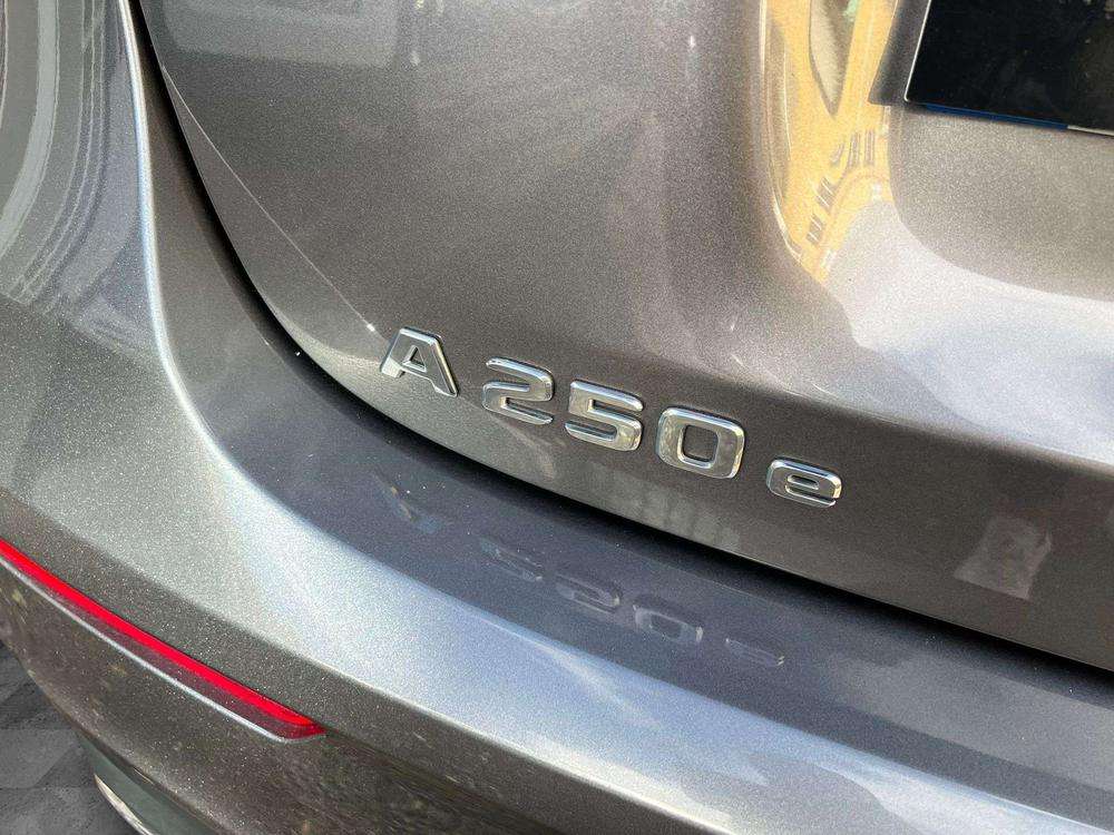 Mercedes-Benz Clase A 250e AMG 2025 gris montaña - foto 7