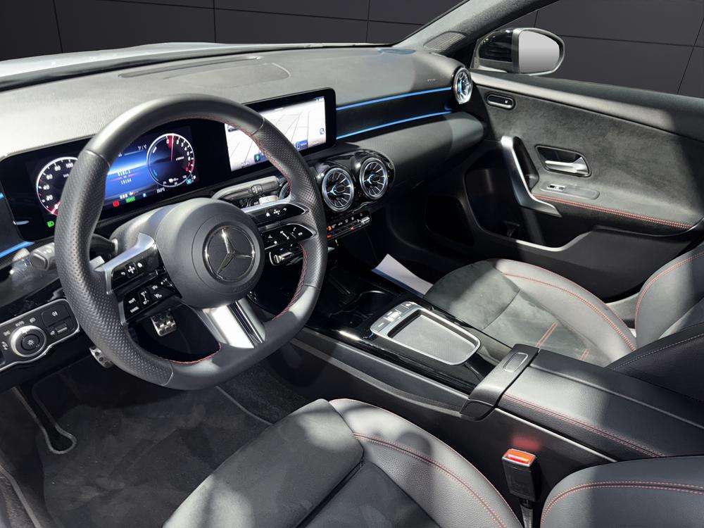 Mercedes-Benz Clase A 250e AMG 2025 gris montaña - foto 8
