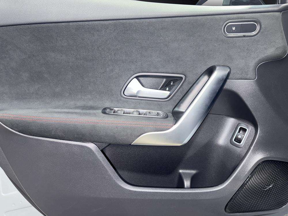 Mercedes-Benz Clase A 250e AMG 2025 gris montaña - foto 15