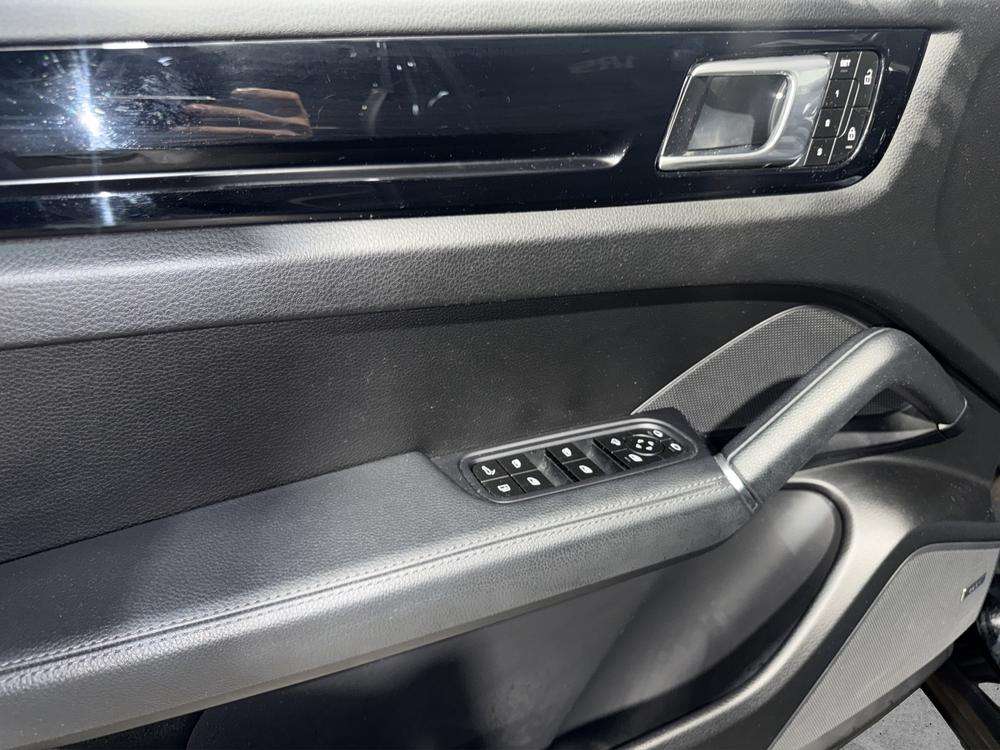Porsche Cayenne Coupé E-Hybrid 2023 negro - foto 14