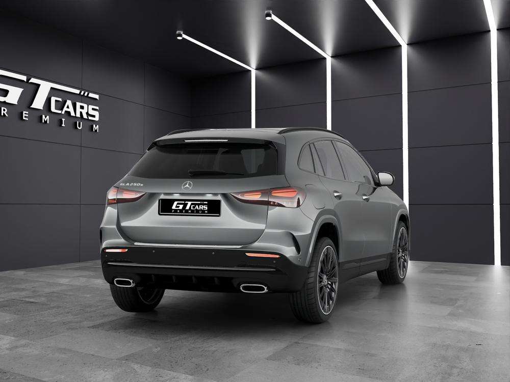 Mercedes-Benz GLA 250e AMG 2026 gris montaña - foto 3