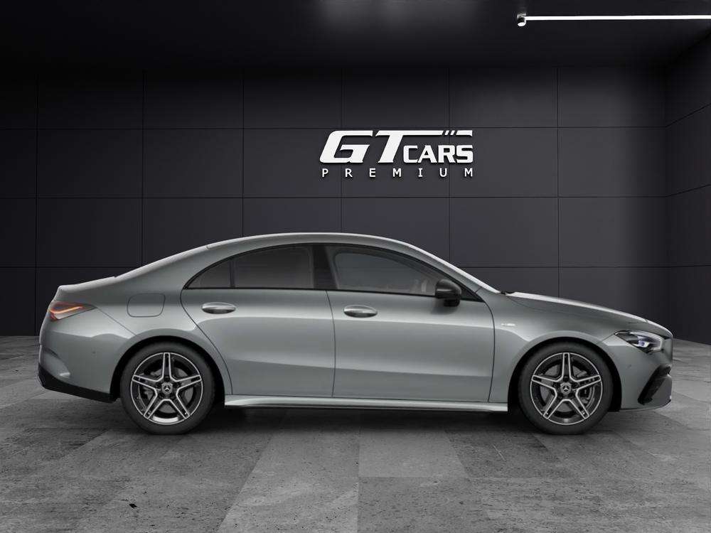 Mercedes-Benz CLA 250e AMG 2025 gris montaña - foto 2