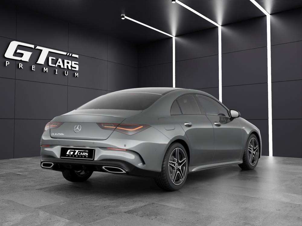 Mercedes-Benz CLA 250e AMG 2025 gris montaña - foto 4