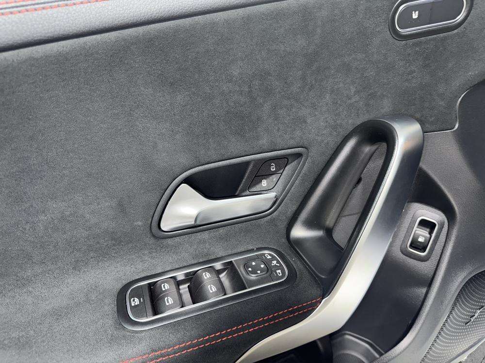 Mercedes-Benz CLA 250e AMG 2025 gris montaña - foto 11