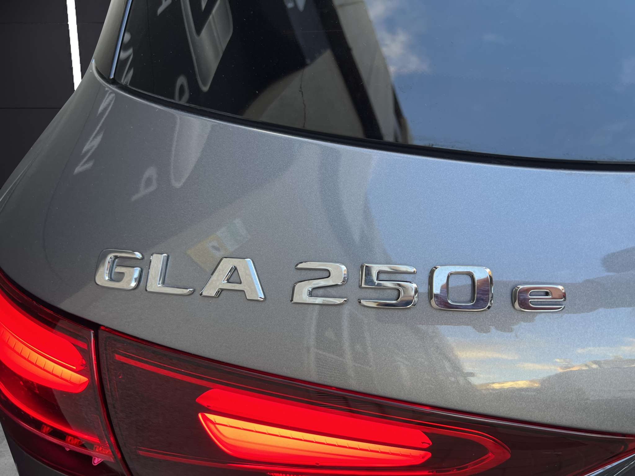 Mercedes-Benz GLA 250e AMG 2026 gris - foto 7
