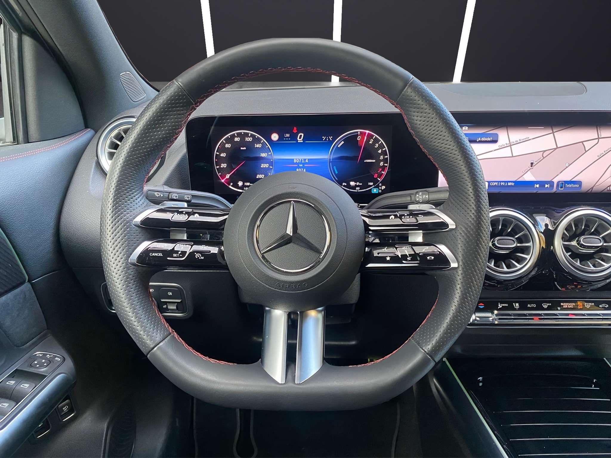 Mercedes-Benz GLA 250e AMG 2026 gris - foto 10