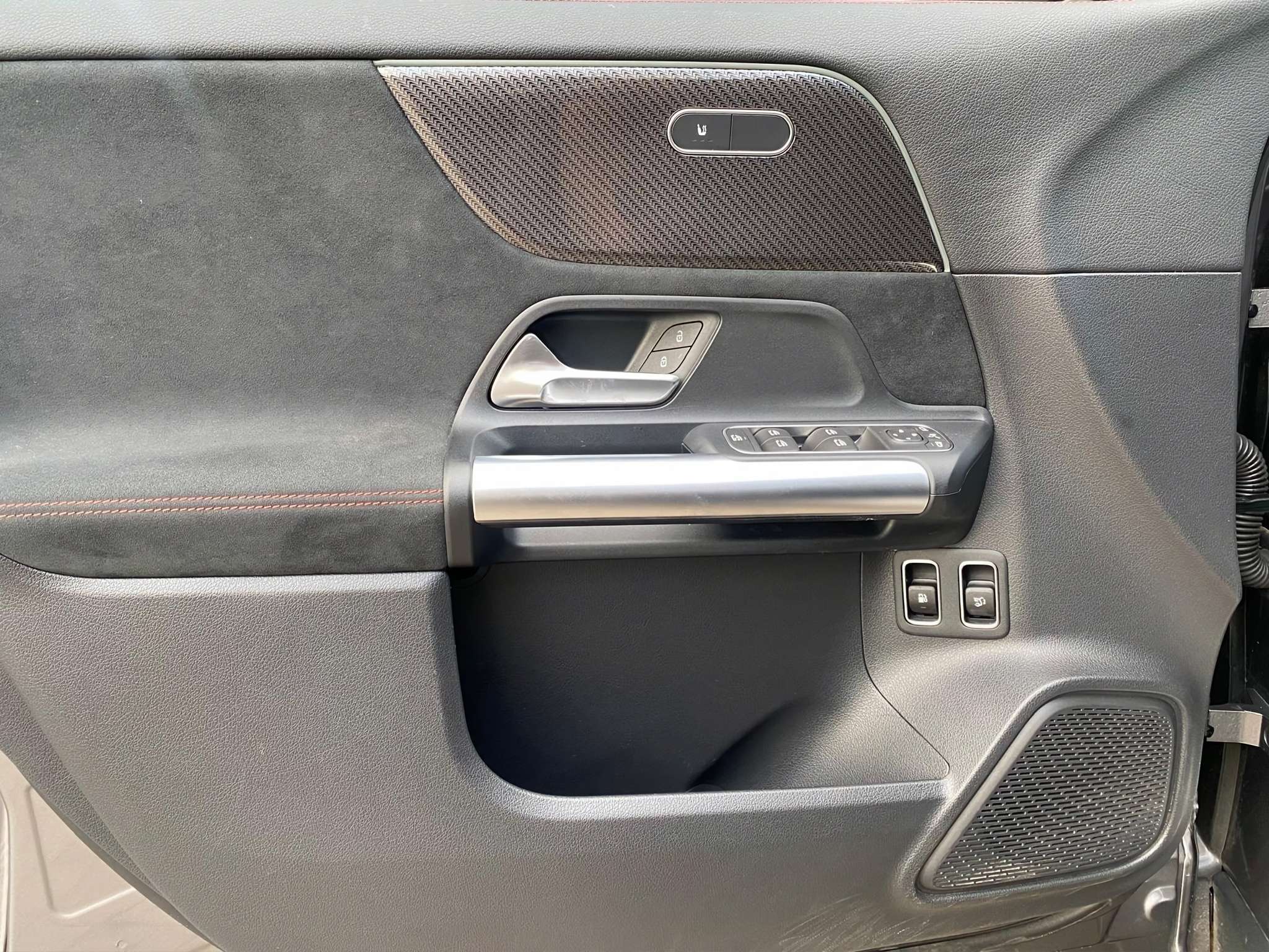 Mercedes-Benz GLA 250e AMG 2026 gris - foto 16