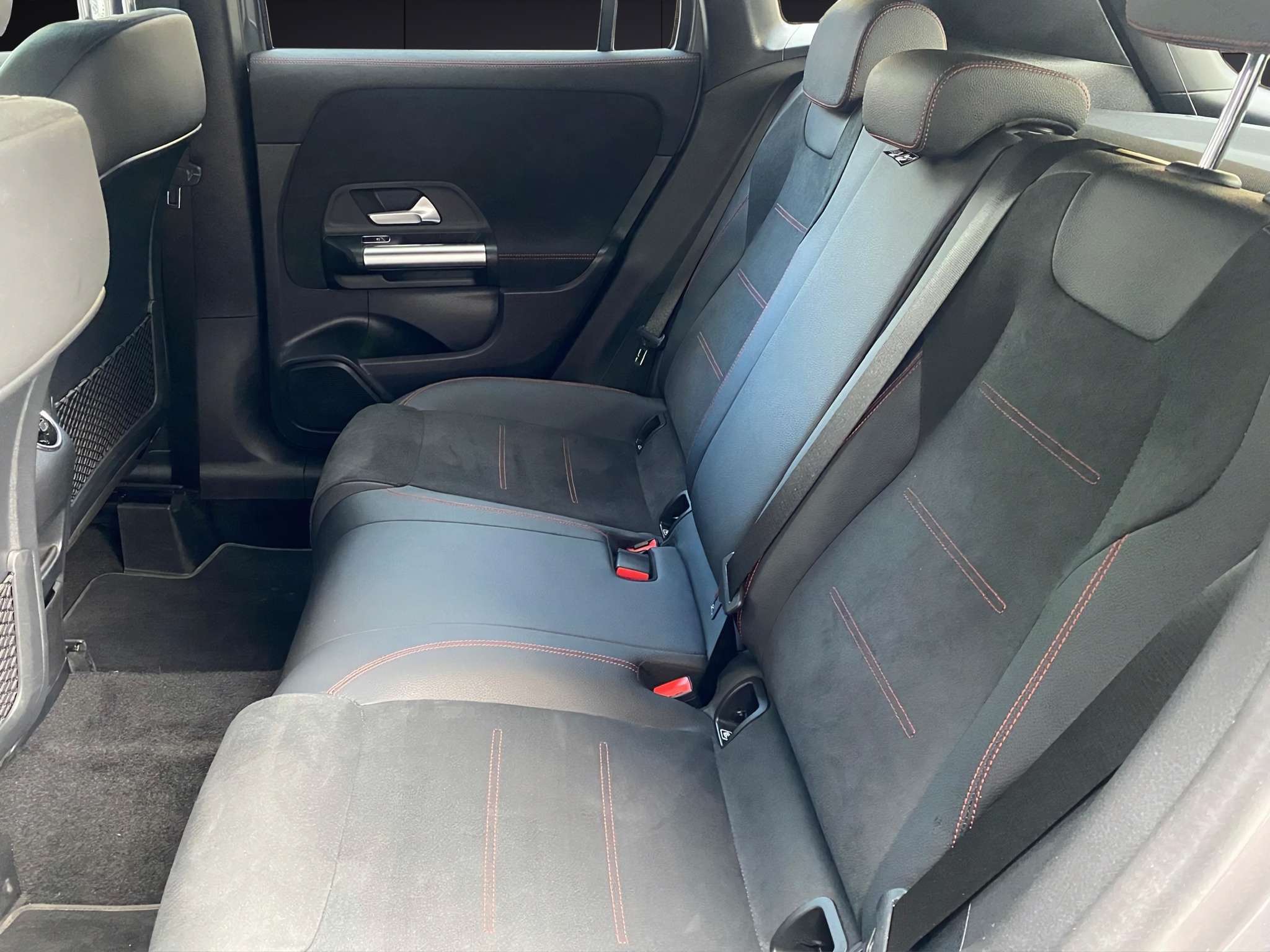 Mercedes-Benz GLA 250e AMG 2026 gris - foto 17