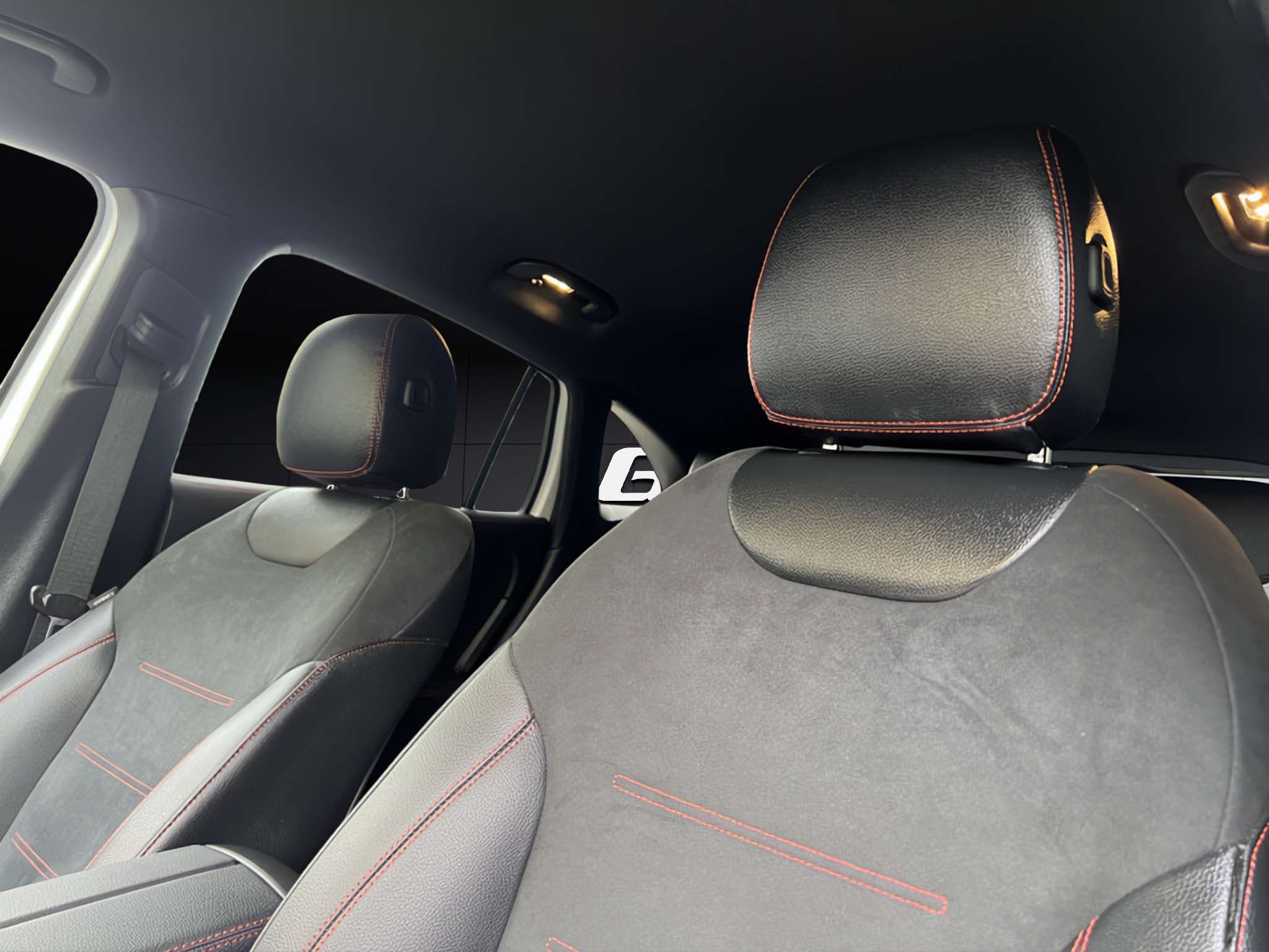 Mercedes-Benz GLA 250e AMG 2026 gris - foto 18