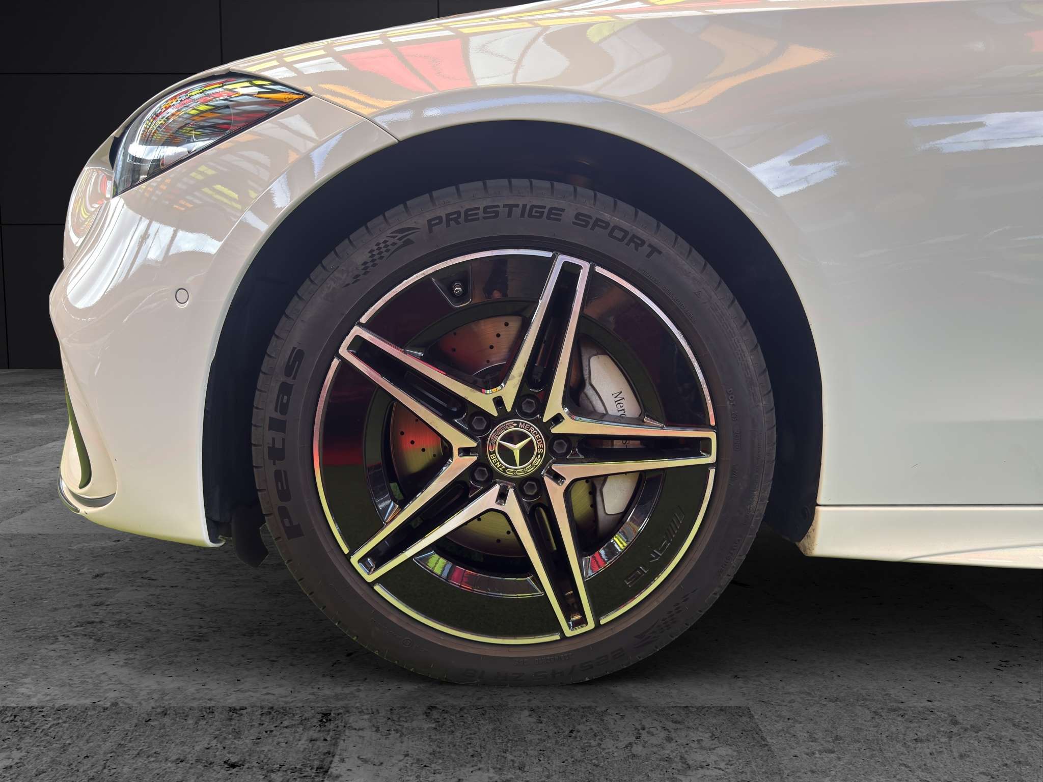 Mercedes-Benz Clase C 300e AMG 2023 blanco - foto 8