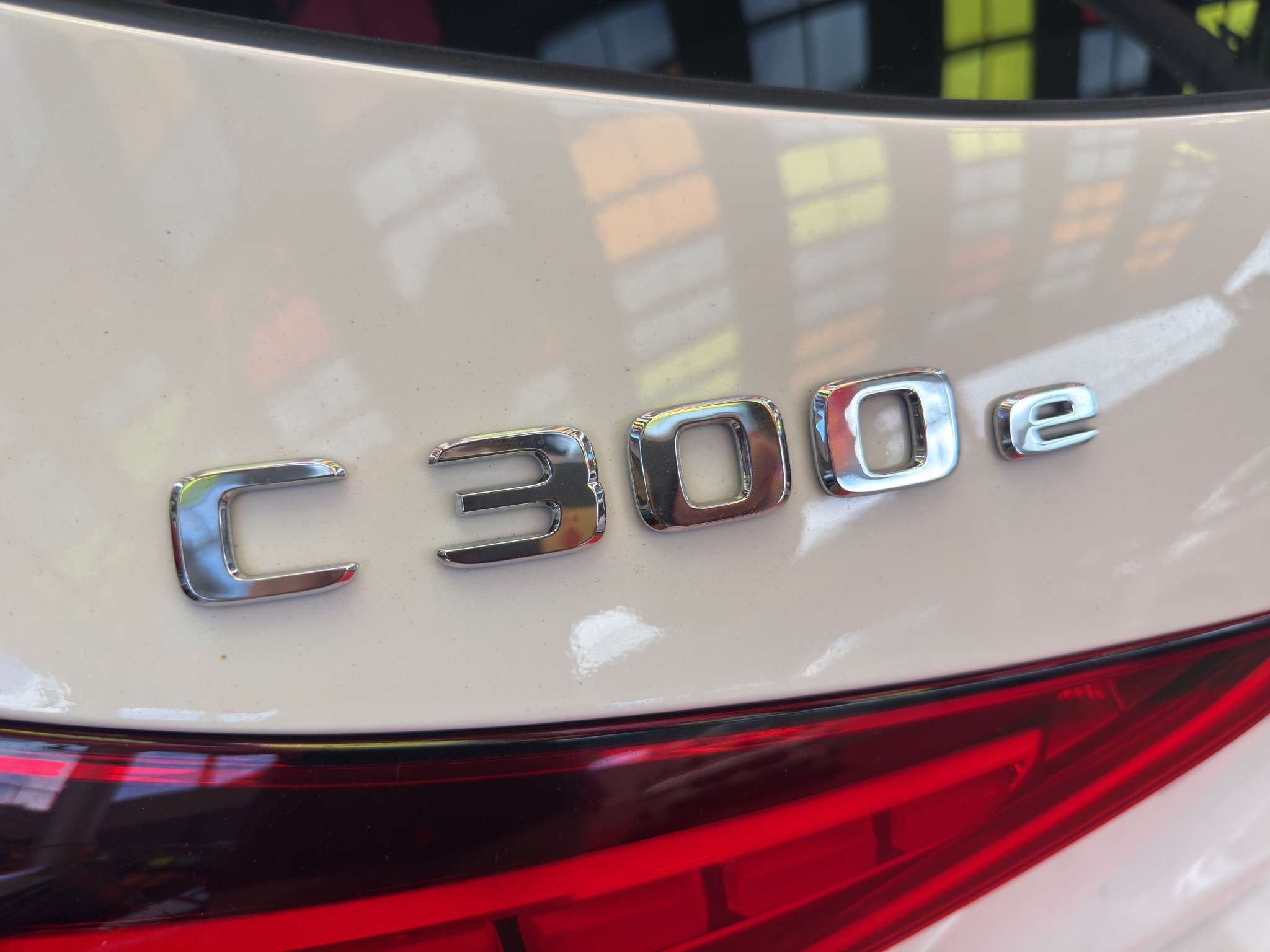 Mercedes-Benz Clase C 300e AMG 2023 blanco - foto 9