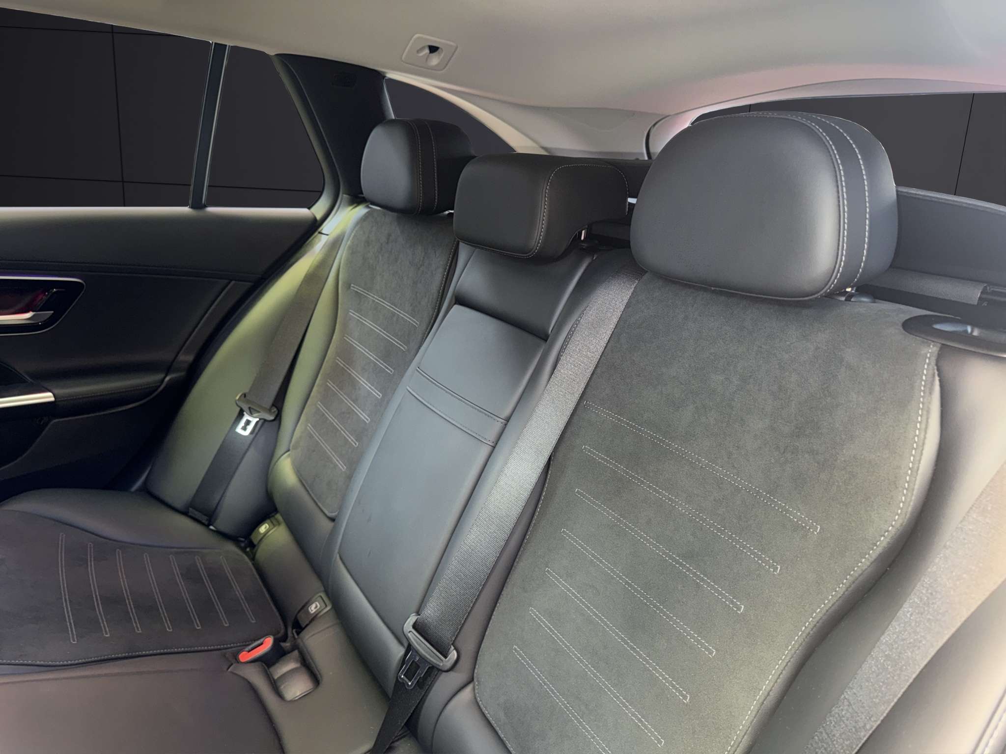 Mercedes-Benz Clase C 300e AMG 2023 blanco - foto 17