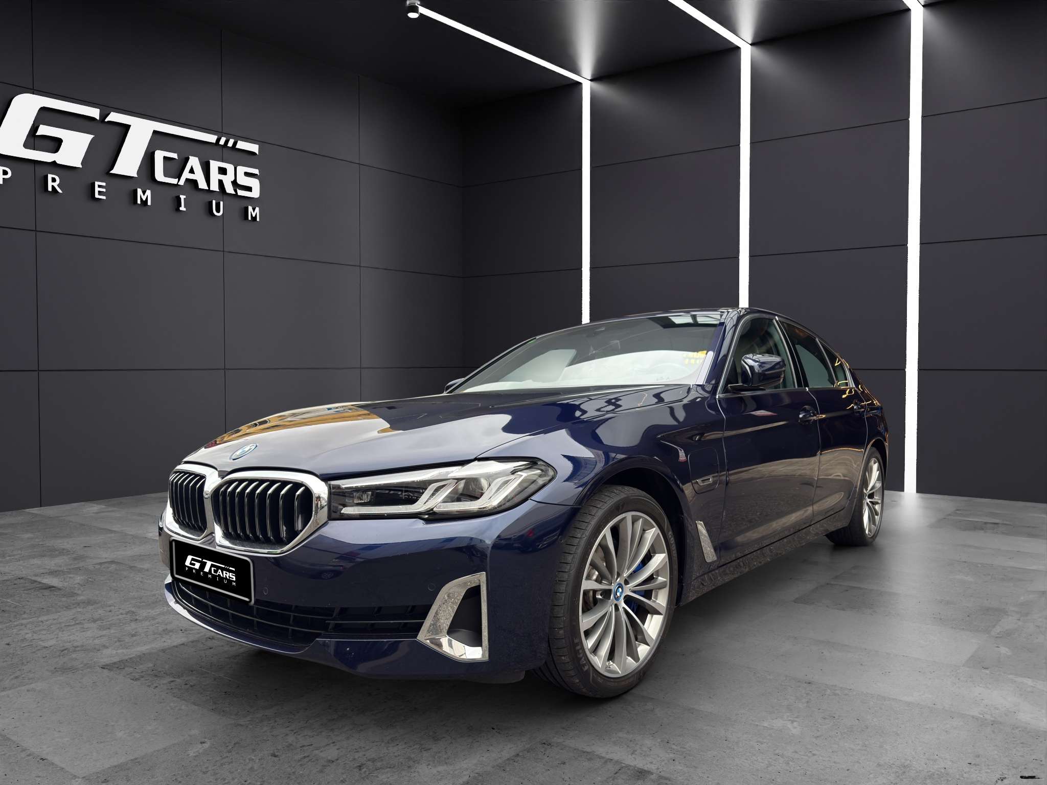 BMW Serie 5  530e 2022 azul - foto 2