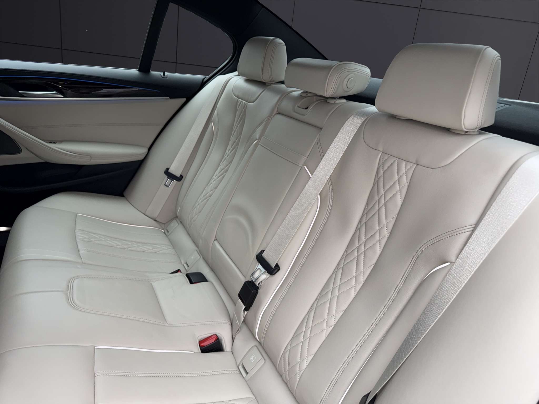 BMW Serie 5  530e 2022 azul - foto 17