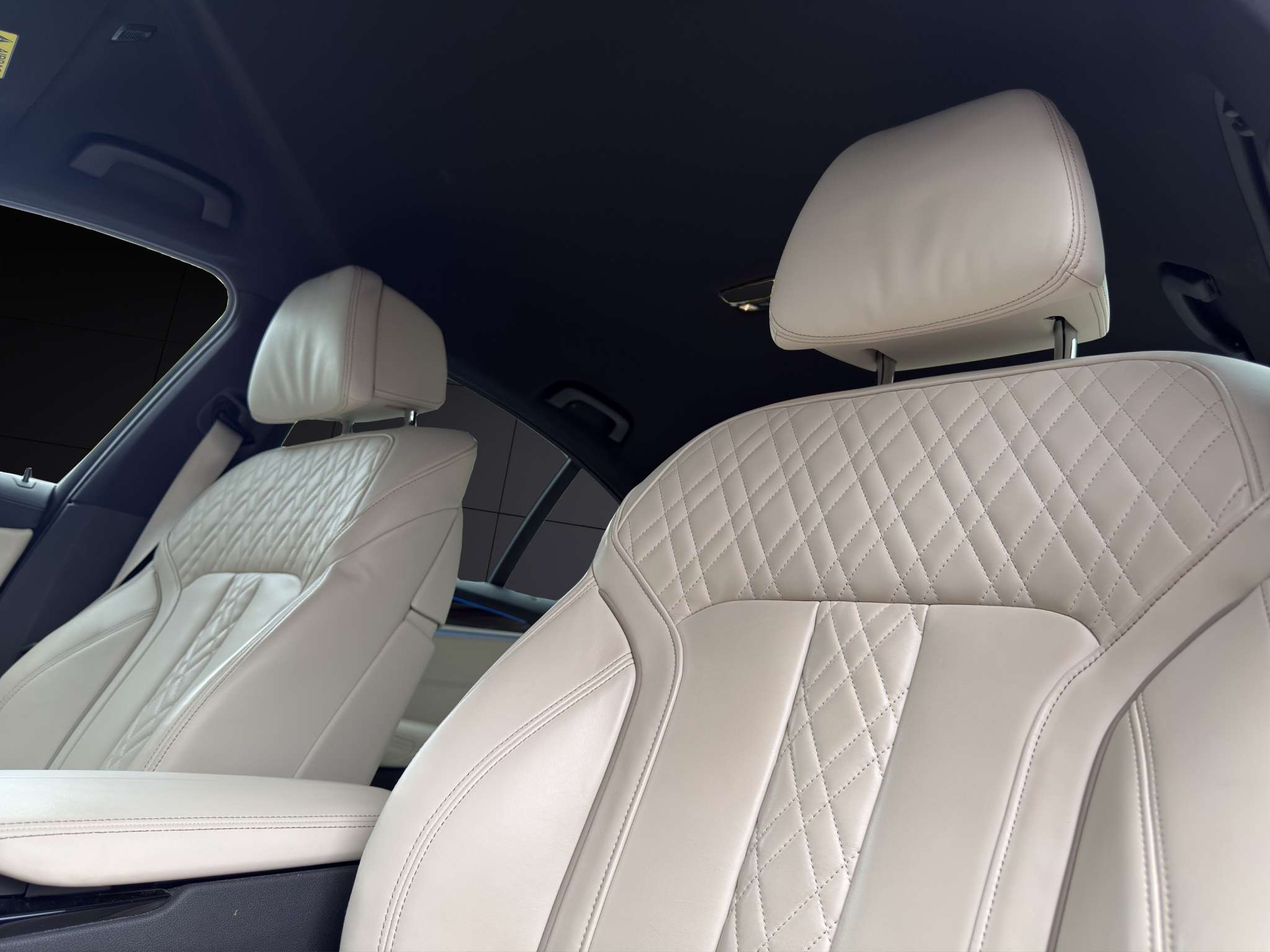 BMW Serie 5  530e 2022 azul - foto 18
