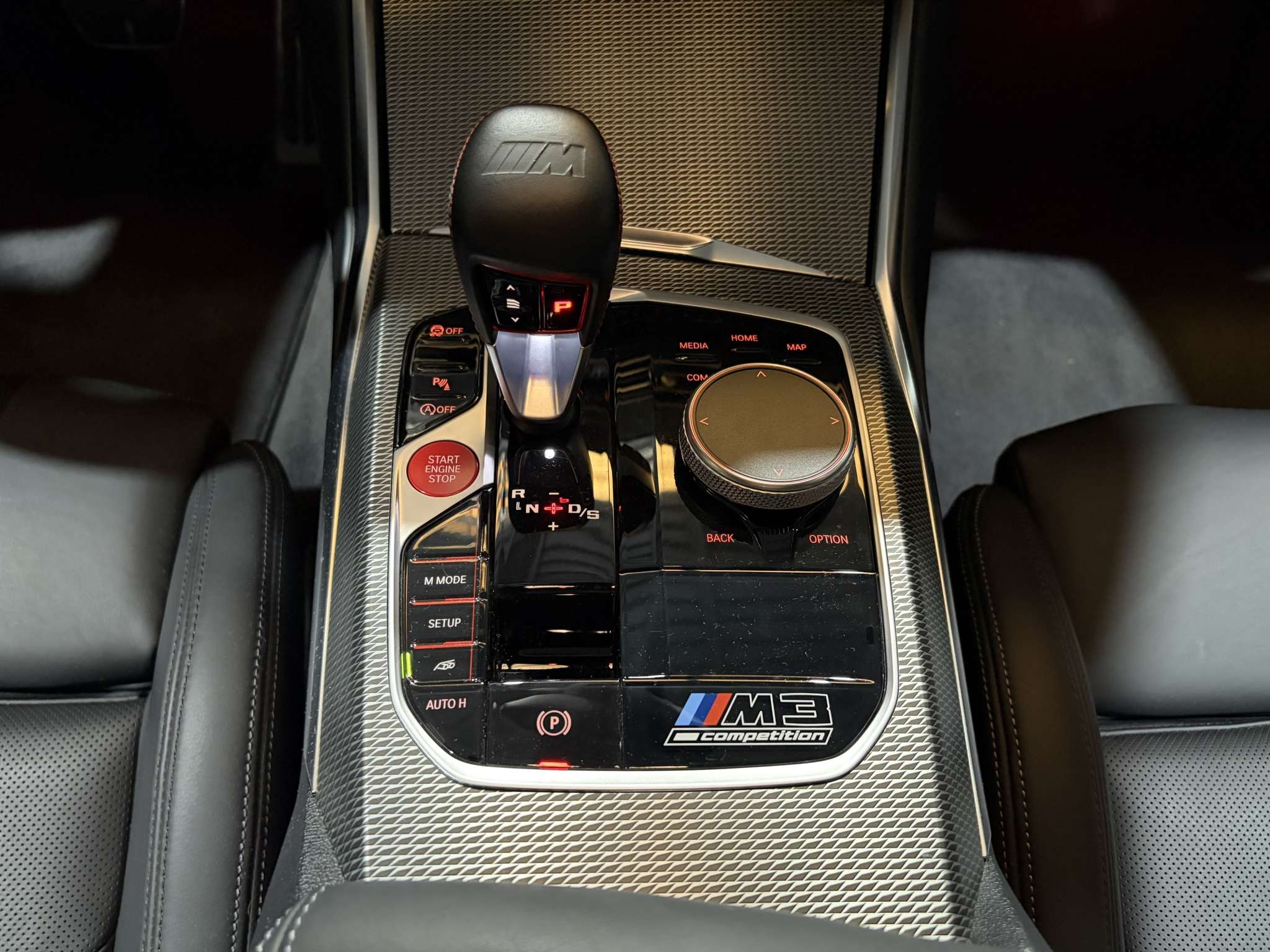 BMW M3 Competition 2021 gris - foto 12