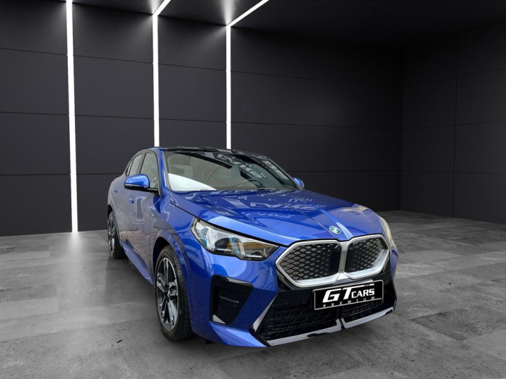 BMW iX2 xDrive30 2024 azul