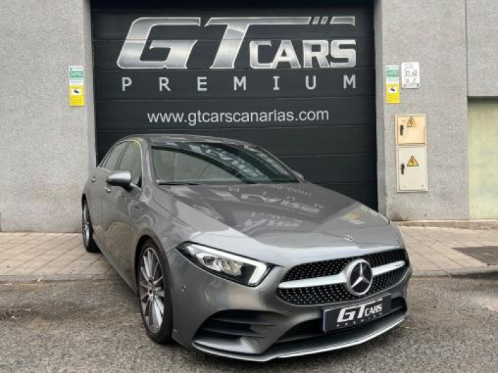 Mercedes-Benz Clase A 200 AMG 2019 gris montaña