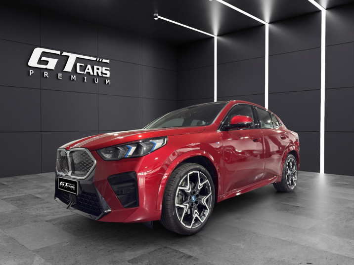 BMW iX2 xDRIVE 30 2024 rojo
