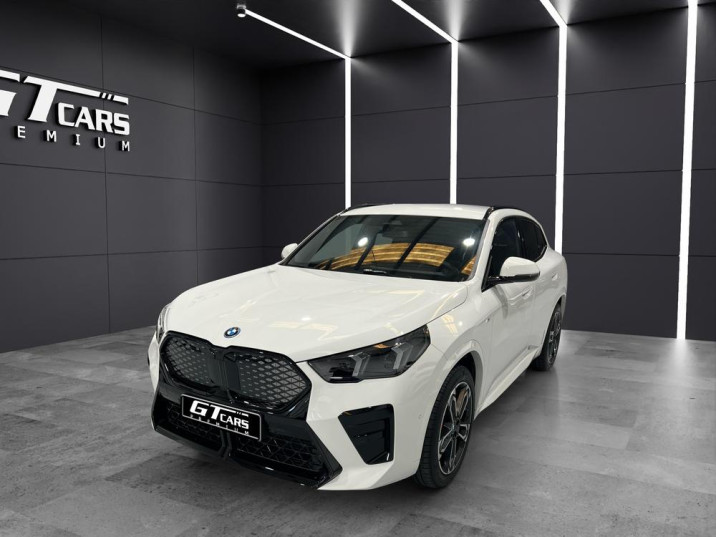 BMW iX2 eDrive 20 M 2024 blanco