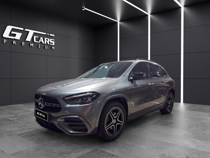 Mercedes-Benz GLA 250e AMG 2025 gris montaña