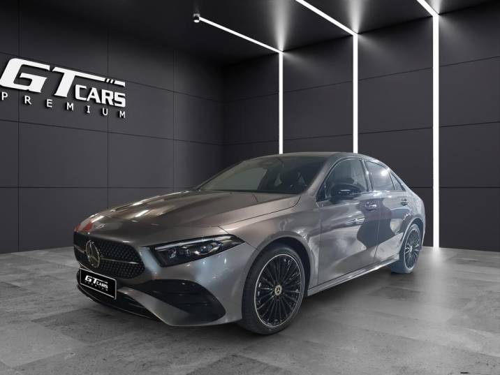 Mercedes-Benz Clase A Sedan 250e AMG 2025 gris montaña