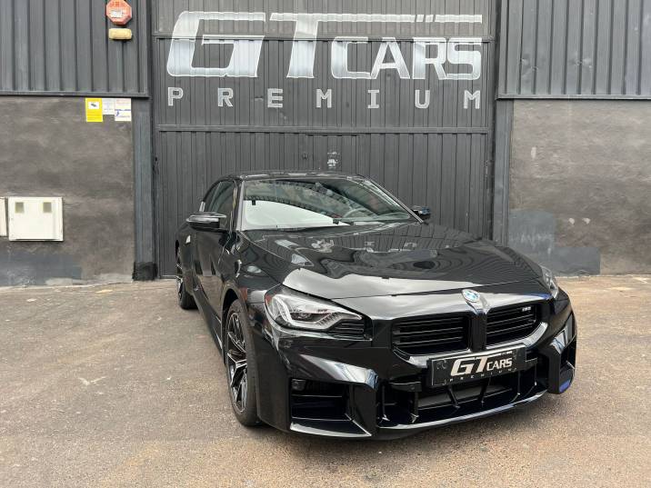 BMW M2 . 2023 negro