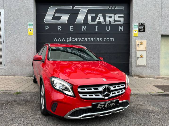 Mercedes-Benz GLA 200D URBAN 2019 rojo