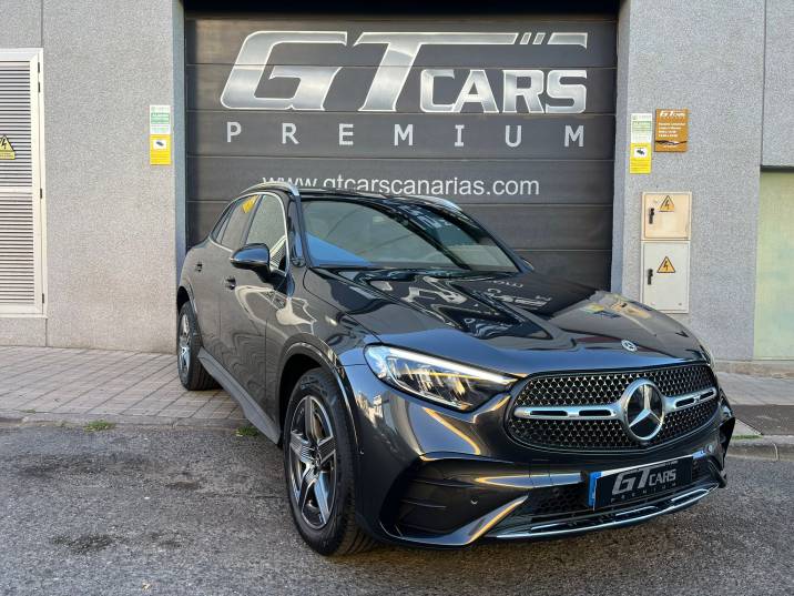 Mercedes-Benz GLC 300 de AMG 2024 gris montaña